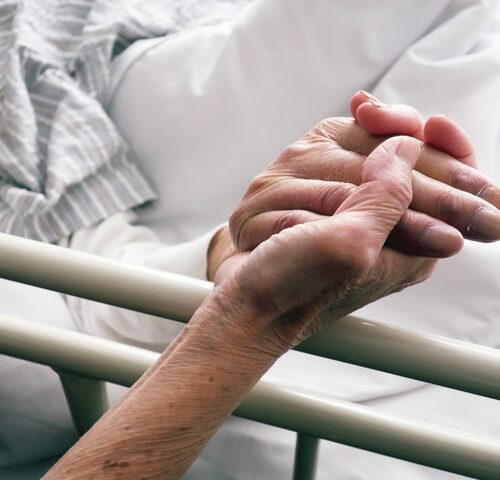 「家族全員で介護休職」ホスピス満床で自宅介護へ…父と家族がたどった壮絶な最期の1カ月【体験談】