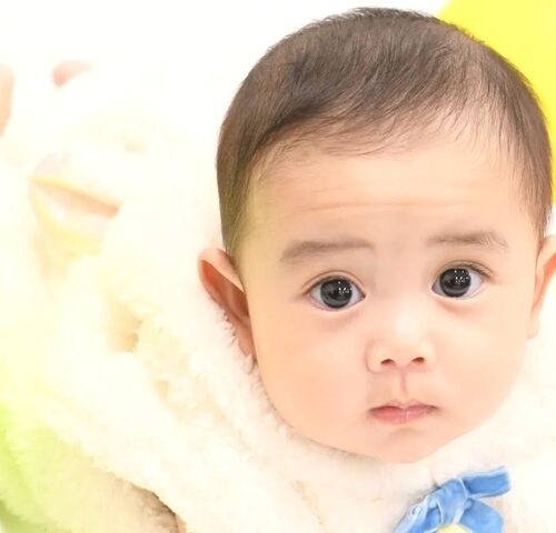ベビーカレンダーでは、赤ちゃんの名前の動向を毎月調査・発表し、新生児の名づけトレンドや人気ランキングをお伝えしています。 そこでシニアカレンダーでは、最近のお孫さん世代に人気の名前をピックアップ。今回は、2025年5月生まれの男の子の名付けトレンドを、読み方ランキングでわかりやすく紹介します。
