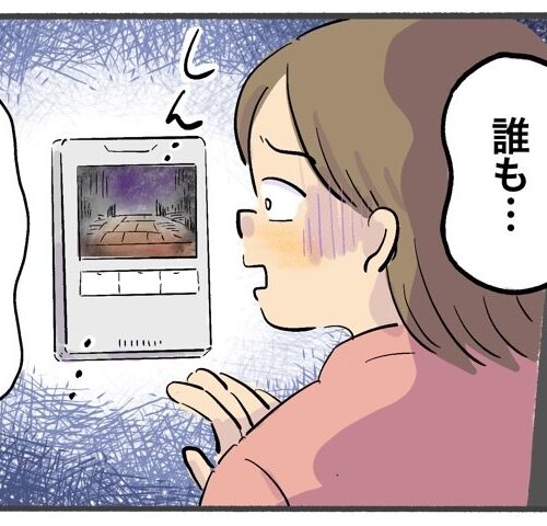 「誰も映ってない…」深夜1時のインターホンに恐怖！母子が経験した無言の悪夢【体験談】